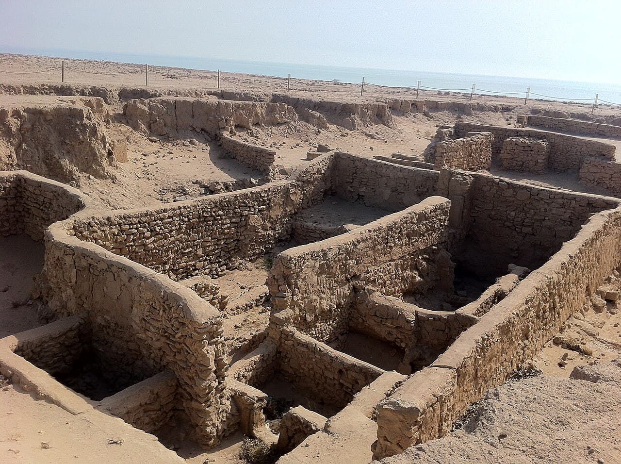 Ancient ruins and stone traces on Failaka Island thumbnail